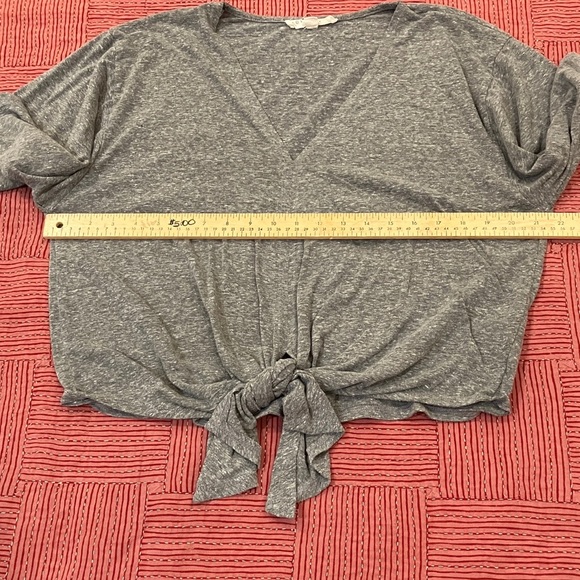 Lovestitch women’s medium Heather Gray Tie-Front Blouse - Picture 4 of 10